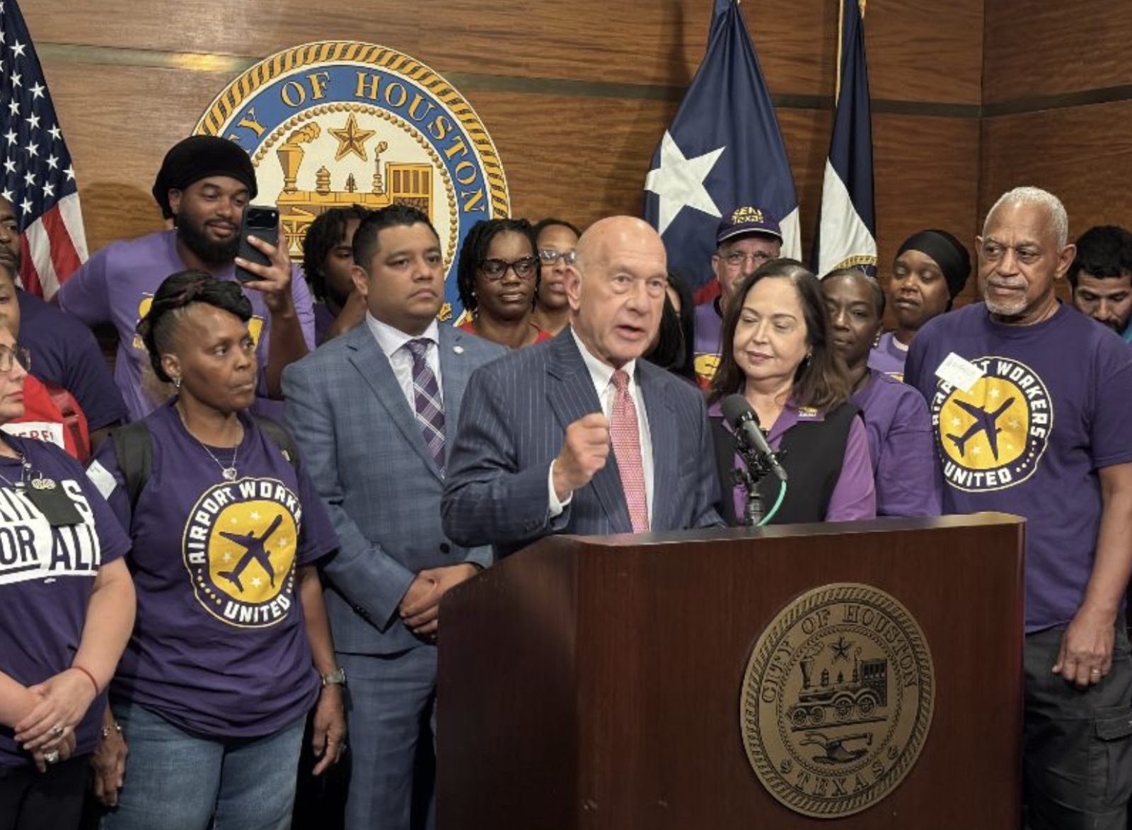 Houston Airport Contract Workers Get $20 Wage Floor, With Raises to $23 by 2028