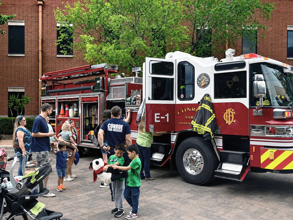 Conroe Fire Department Offers Chapel Run Families a Behind-the-Scenes Look at Fire Safety