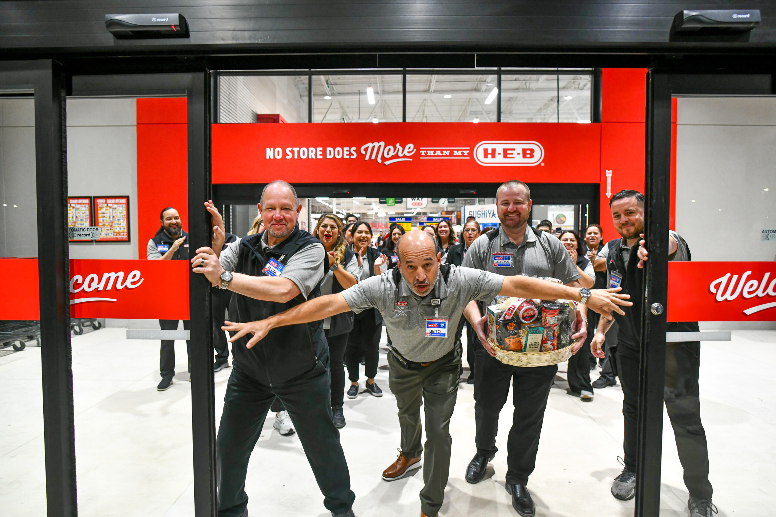 New H-E-B Opens at Culebra and 211, Bringing Full-Service Grocery Destination to Far West San Antonio