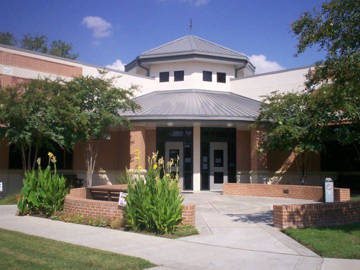 Elgin Public Library Cards Available Free for Families Through August Thanks to Bastrop County Cares Grant