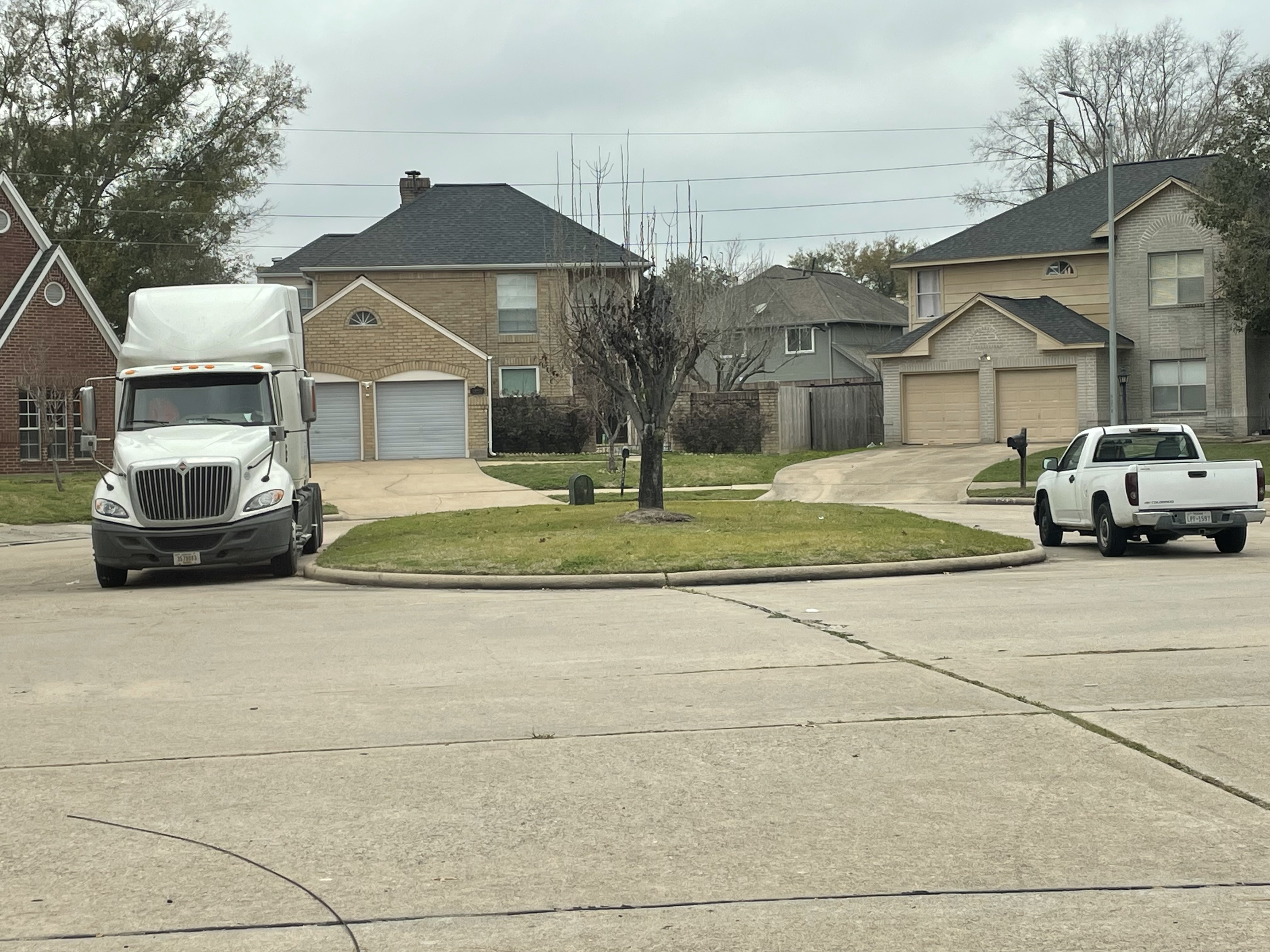 What Every Resident in The Colonies Should Know About Cul-de-Sac Parking Rules — And Why It Matters for Safety