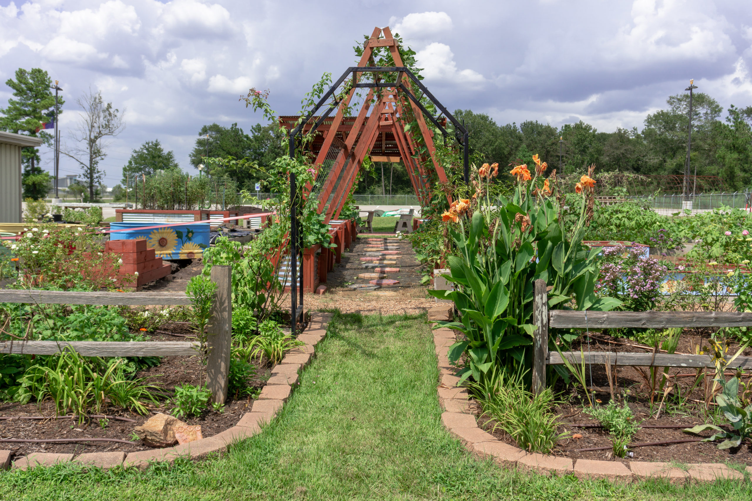 Montgomery County Master Gardeners Invite Barton Creek Ranch Residents to June Garden Tours and Gardening Classes
