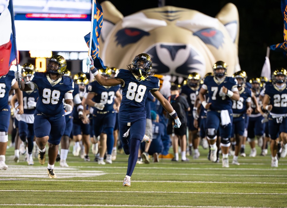 Klein Collins Tigers Advance in Playoffs with 37-27 Win Over Bridgeland